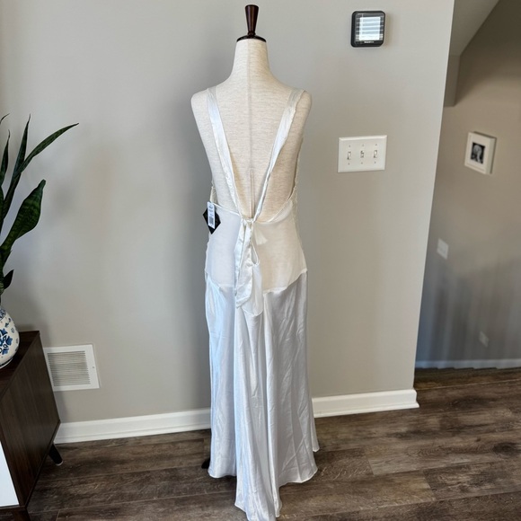 NWT! Seductivewear by Cinema Etoile Elegant White Lace-Trimmed Full-Length Slip - Picture 3 of 12